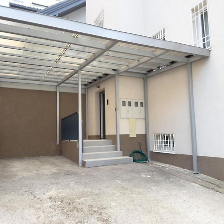 Luxurious And Cosy Brick Apartment - Free Private Parking SJJ Esterno foto