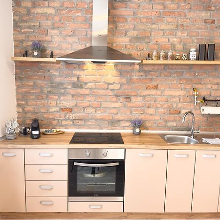Luxurious And Cosy Brick Apartment - Free Private Parking SJJ Esterno foto