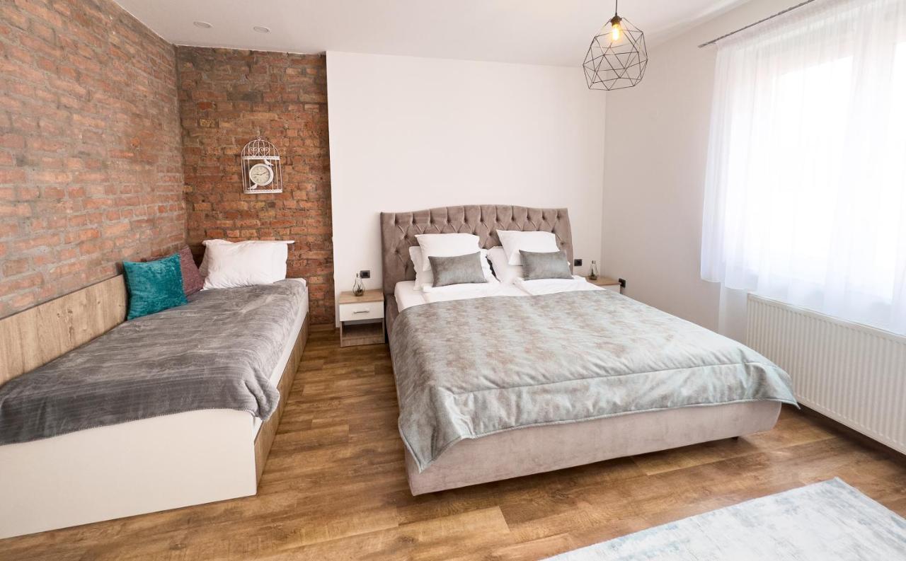 Luxurious And Cosy Brick Apartment - Free Private Parking SJJ Esterno foto