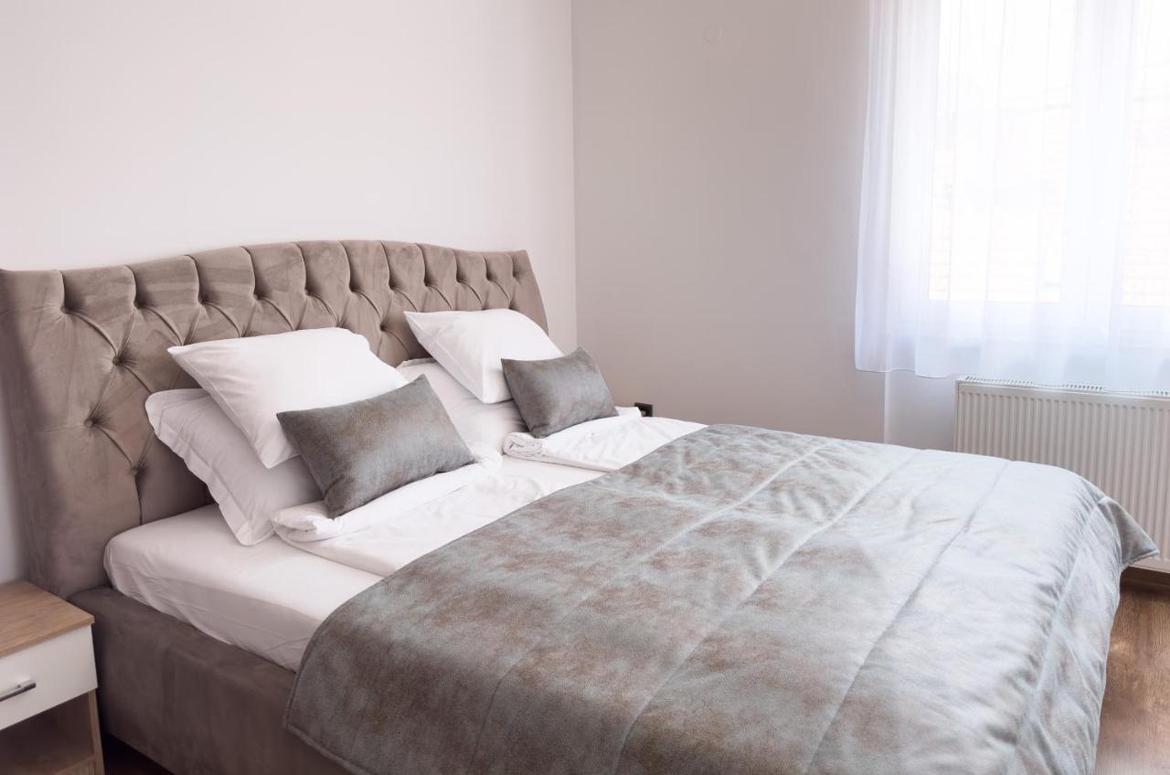 Luxurious And Cosy Brick Apartment - Free Private Parking SJJ Esterno foto