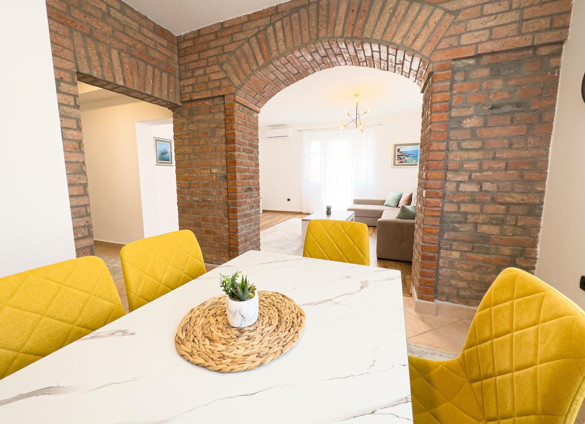 Luxurious And Cosy Brick Apartment - Free Private Parking SJJ Esterno foto