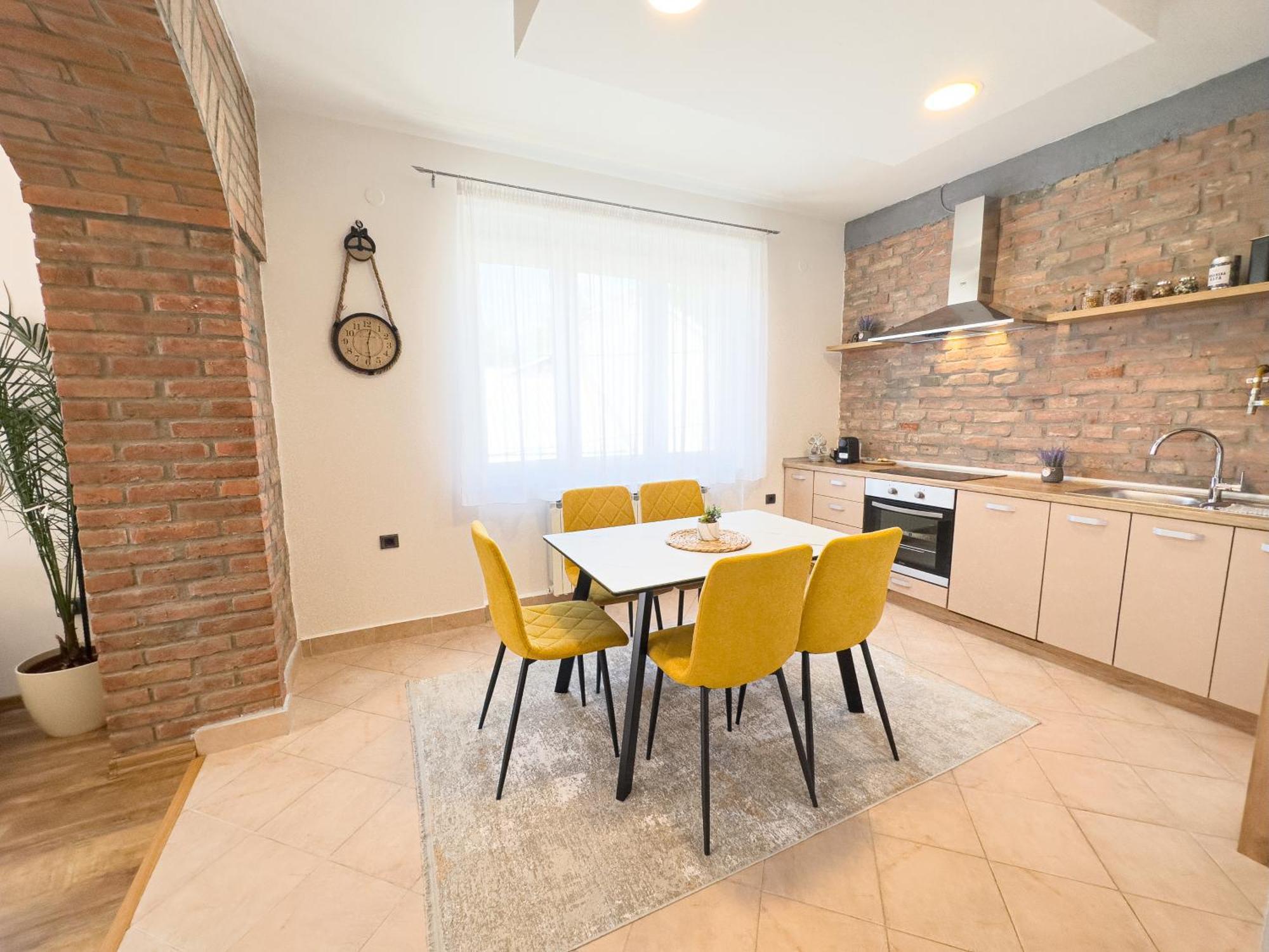 Luxurious And Cosy Brick Apartment - Free Private Parking SJJ Esterno foto